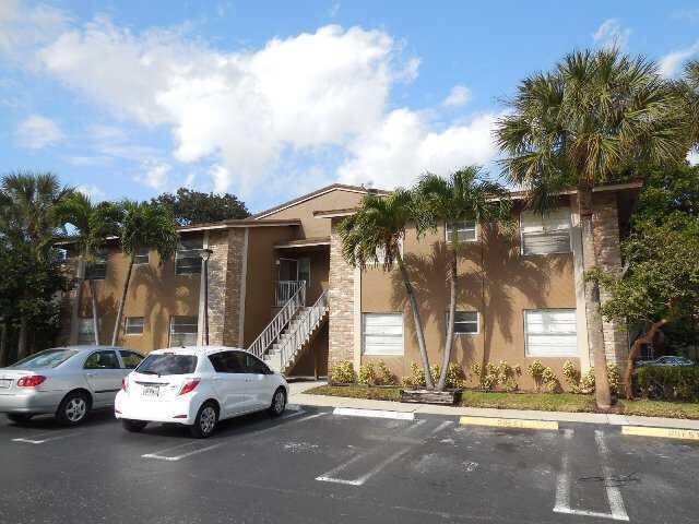 Building Photo - 8393 Royal Palm Blvd Unit 102