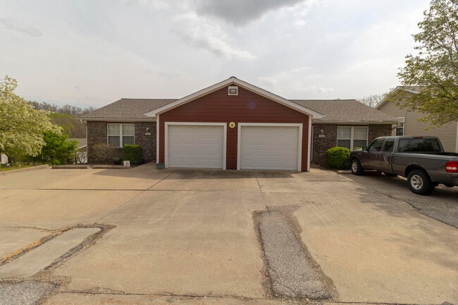 Building Photo - 3320 E St Charles Rd