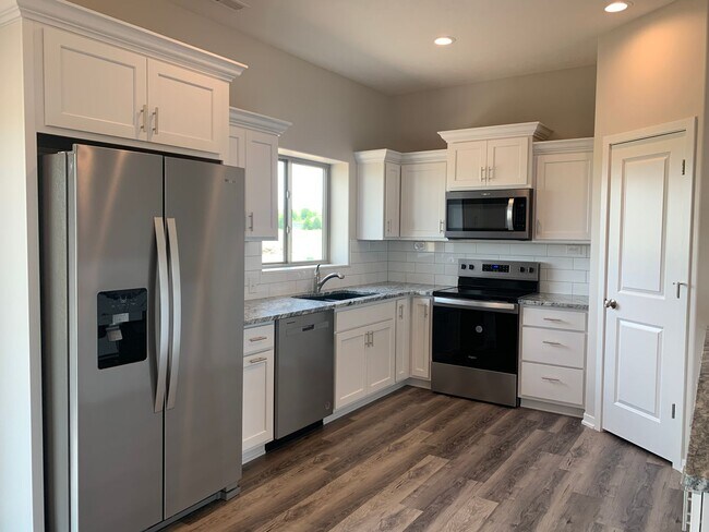 Photo - Spacious 2-Story with 3 bedrooms/2.5 bathr...