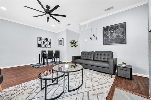 Photo - 6918 Webster St