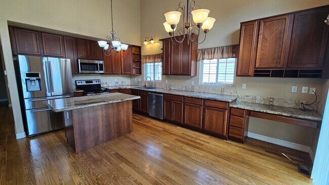Photo - BEAUTIFUL COMMERCE CITY HOME