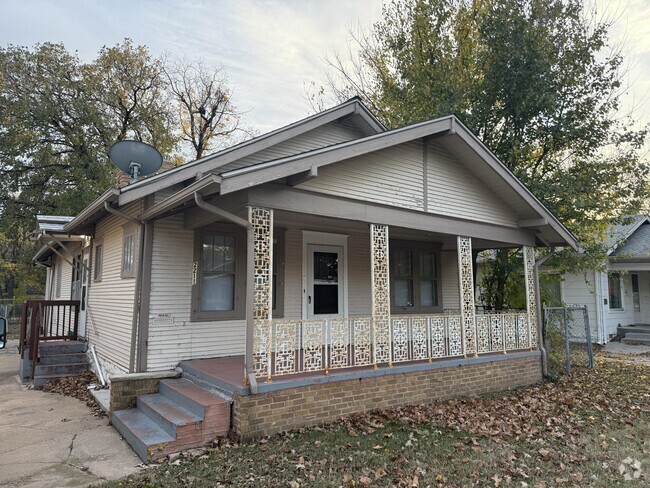 Building Photo - 2211 W Douglas Ave Rental