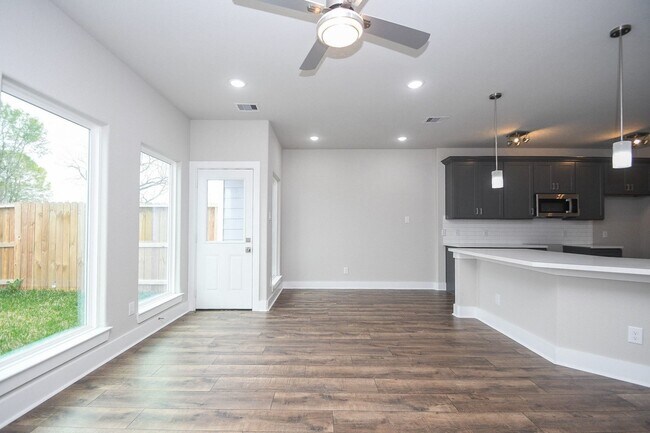 4401 Alvin St
