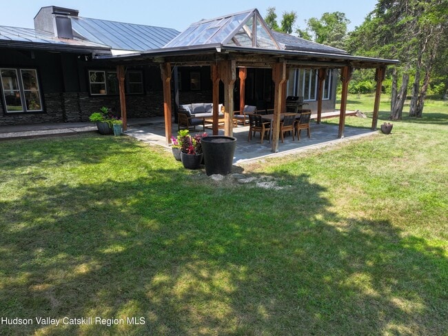 Building Photo - 16 Spring Rd