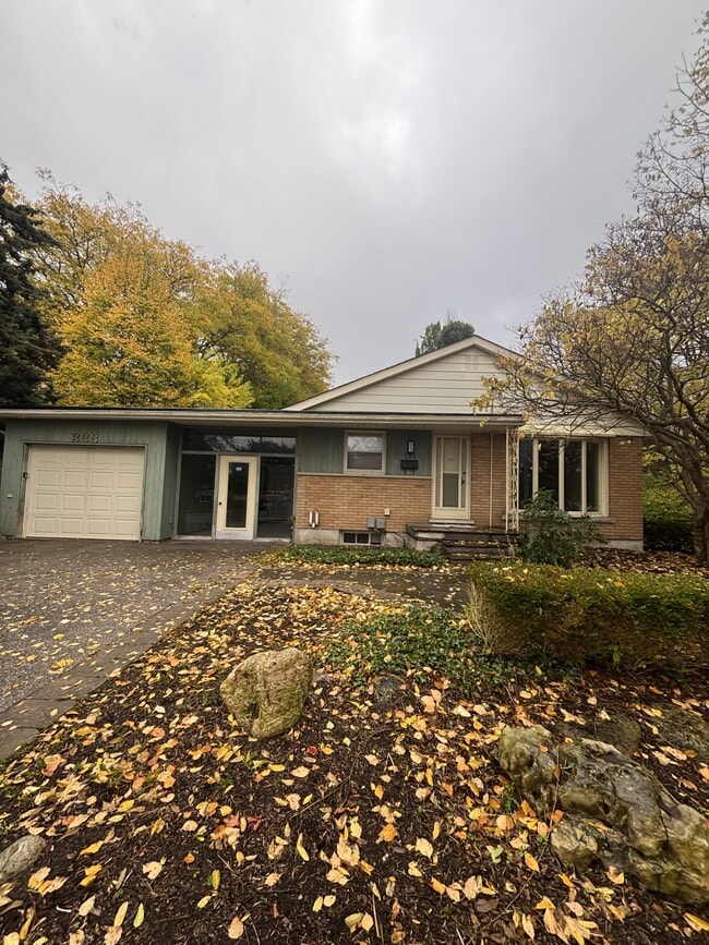 Building Photo - 333 Erb St. W