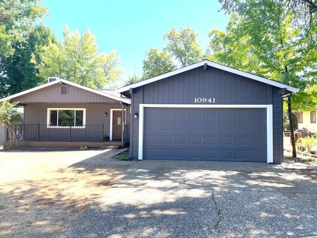 Building Photo - 3 bedroom, 2 bath in Lake Wildwood, Penn V... Rental