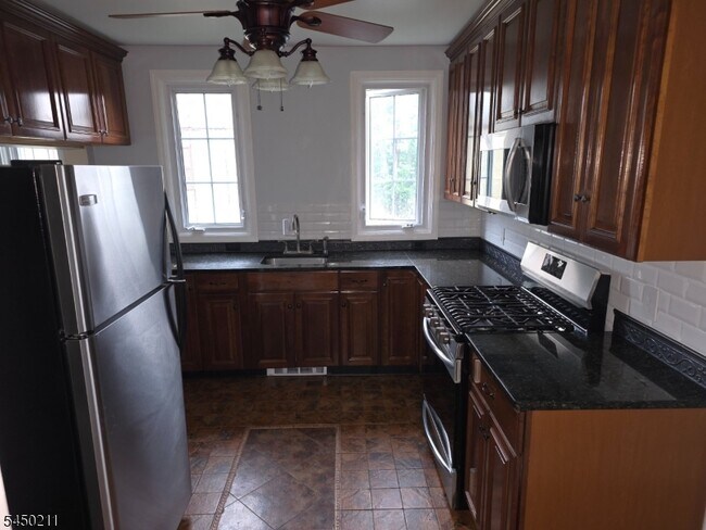 Photo - 73 Curie Ave