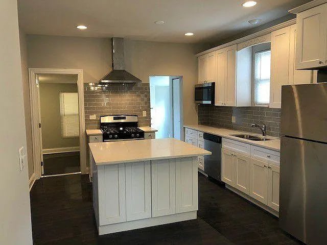 Photo - 725 Warner Ave