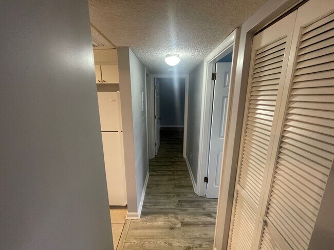 Photo - Spacious 2 Bedroom 2 Bath Condo  AVAILABLE FOR IMMEDIATE MOVE IN!!! Great Location!!!