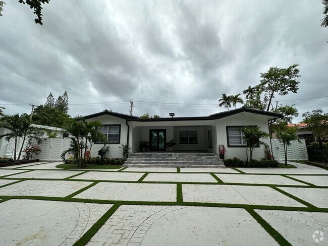 Building Photo - 6080 SW 16th St Rental
