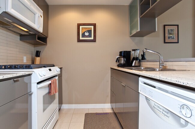 Photo - 928 Beatty St