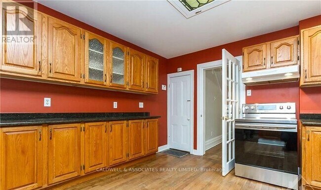 Photo - 245 MacKay St