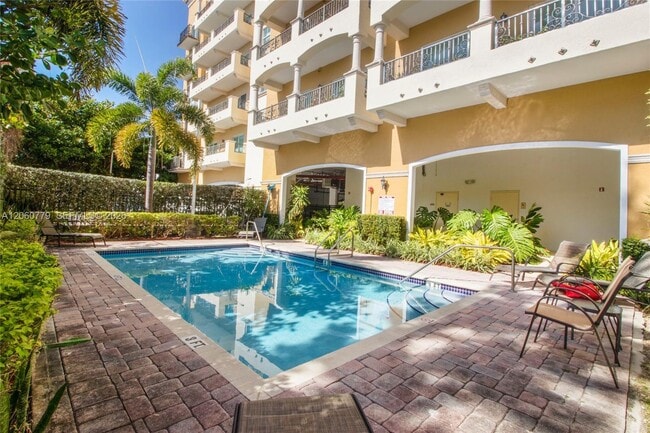 Building Photo - 20 Calabria Ave Unit 502