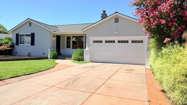 Photo - POETS CORNER GEM! Charming and One Of A Kind, 3BD/1BA on a Cul-de-sac Available NOW!