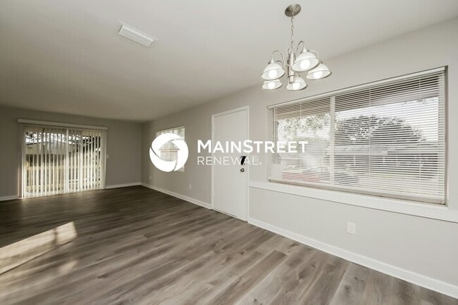 Photo - 3 Bedroom Pet-Friendly Home in WINTER HAVEN, FL with Main Street Renewal