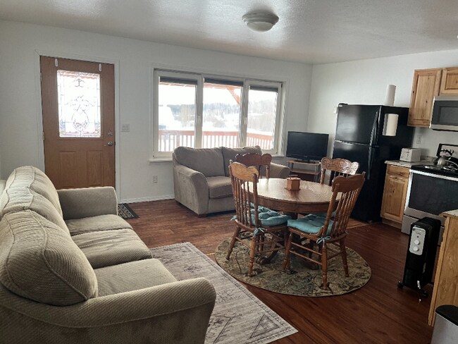 Photo - 690 El Rancho Dr