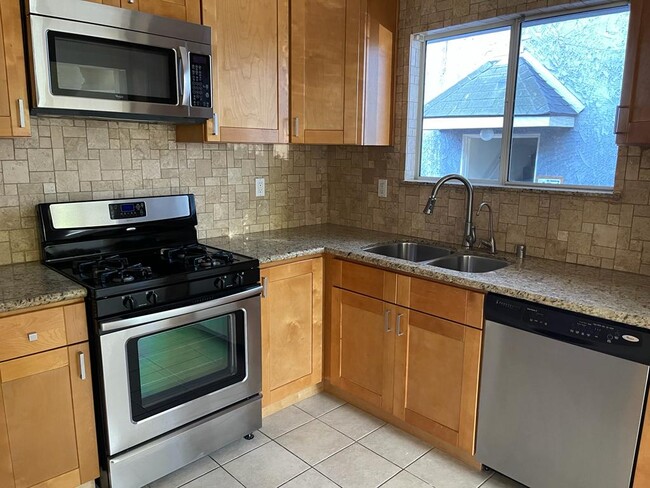 kitchen - 442 N Hollywood Way