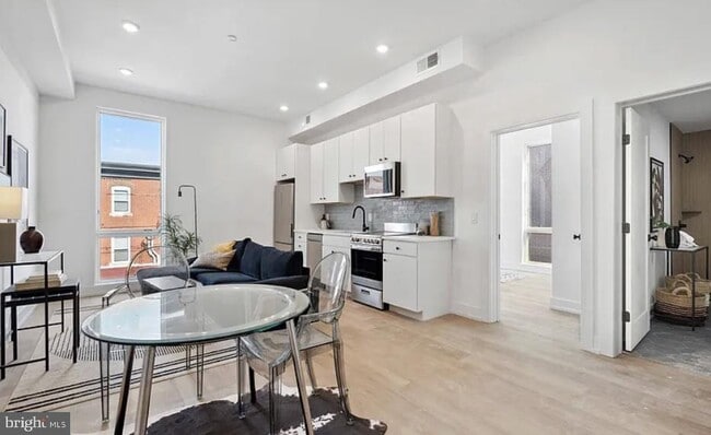 Photo - 3037 Richmond St Apartment Unit 401A