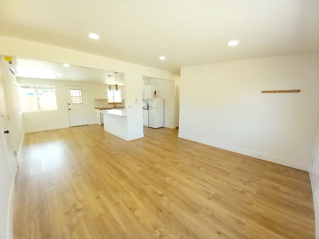 Building Photo - Beautifully Renovated 3 bd, 2 ba in Old To...
