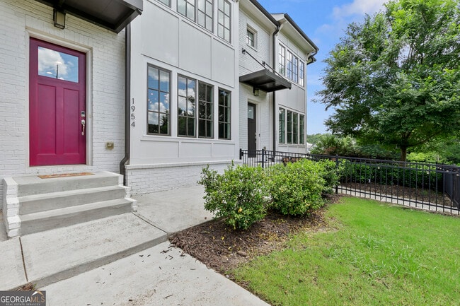 Photo - 1954 Summit Trace Cir NW