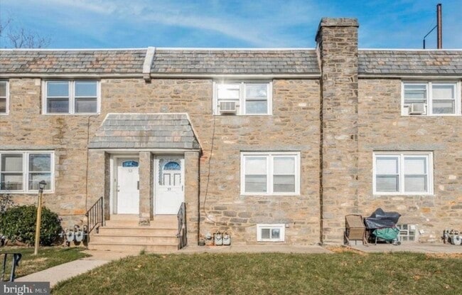 Building Photo - 55 Sayers Ave