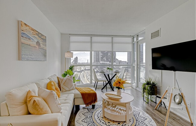 Building Photo - 1515 Bay St.