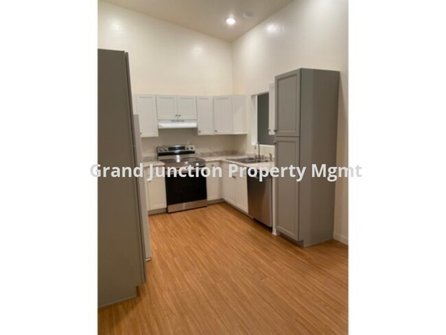 ORCHARD MESA - ORCHARD MESA House