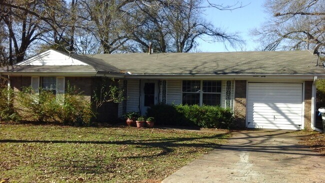 Photo - 1160 33rd St SE House