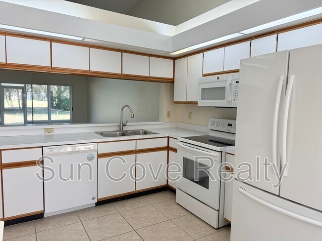 Photo - 5215 Lochmead Terrace