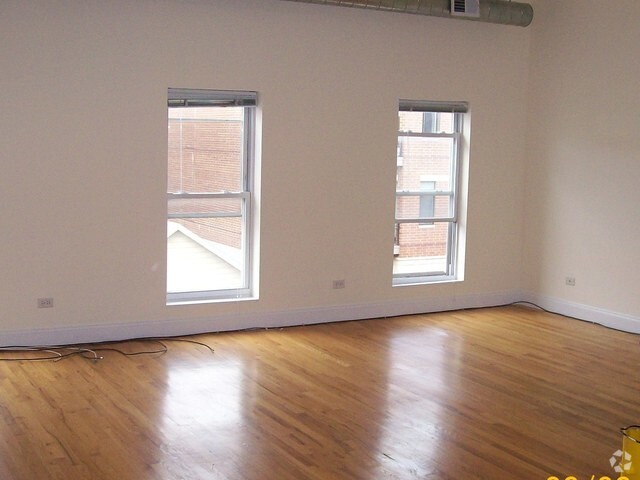 Building Photo - 1647 W North Ave Unit 03 Rental