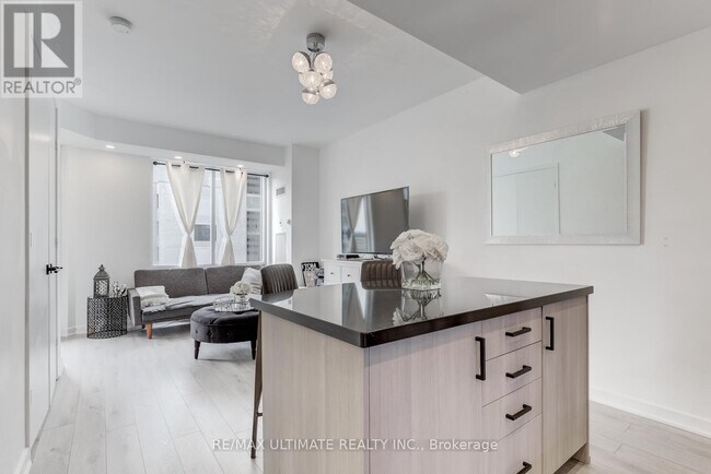 Photo - 85 Bloor St E Unit 1814