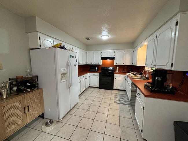 Photo - Beautiful 3 Bed 2 Bath Brick Home!