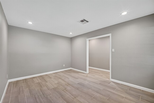 Photo - 7607 Tanager St