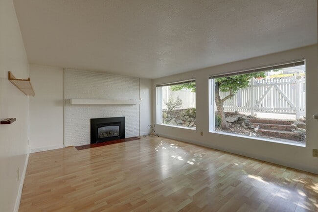 Photo - 529 Maple St