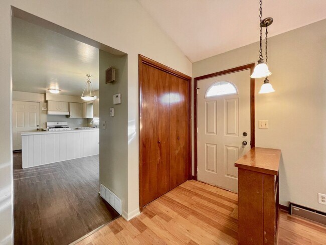 Photo - 5366 Effingham Dr SE