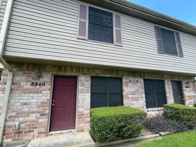 Building Photo - 8840 Glen Meadow Ln