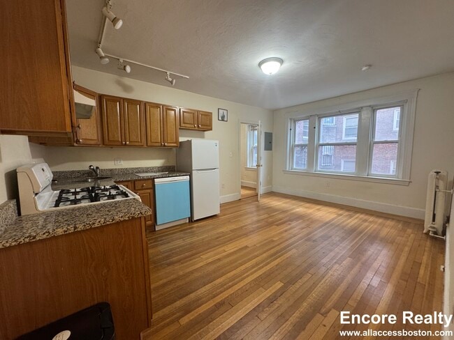 Building Photo - 1615 Commonwealth Avenue Unit 203