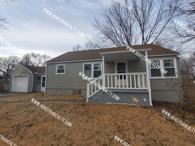 Building Photo - Spacious Raytown Home-Available NOW!!