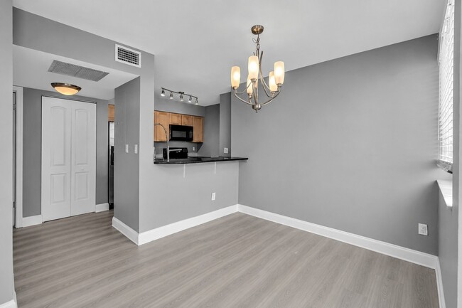 Building Photo - 2881 N Oakland Forest Dr Unit 112