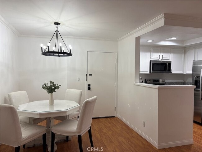 Photo - 22100 Burbank Blvd Unidad 106A