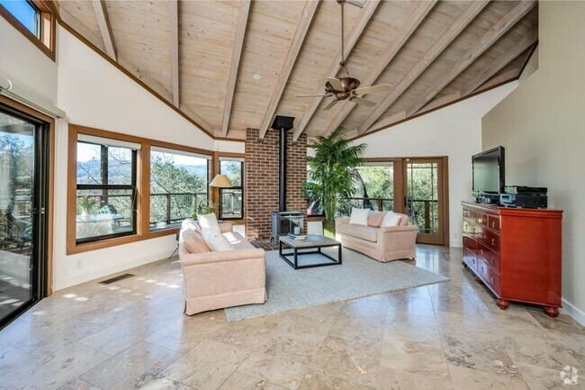 Building Photo - 522 Meadowood Ln Rental
