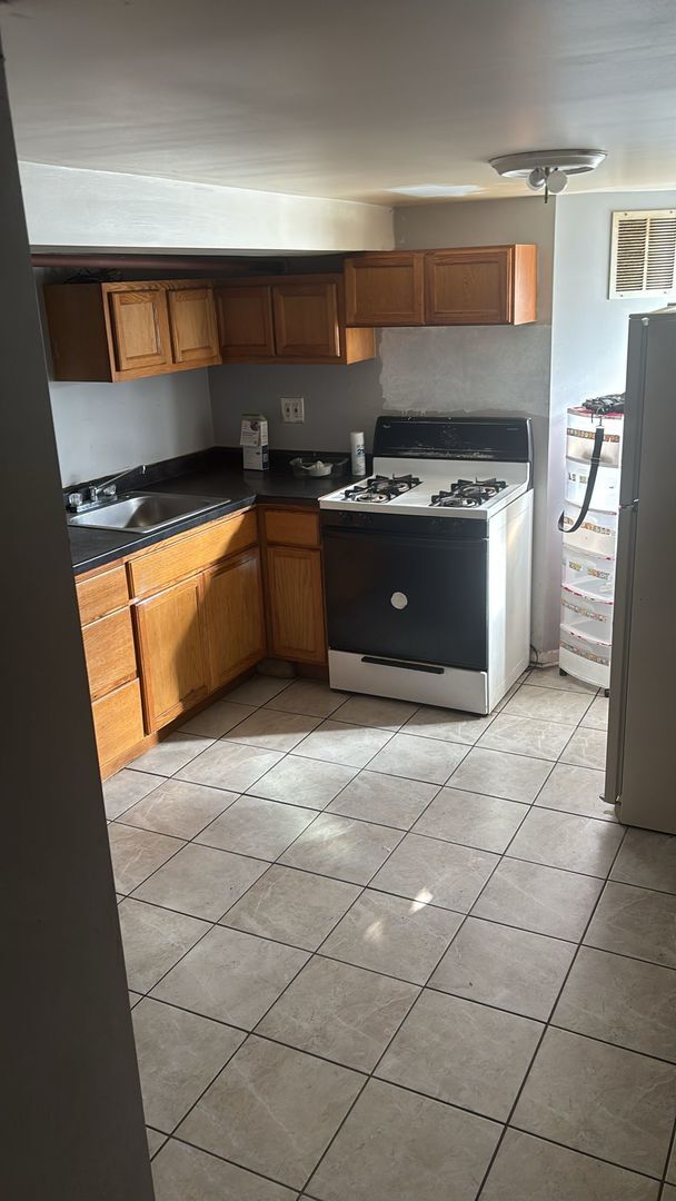 Photo - 7841 S Loomis Blvd Unidad G