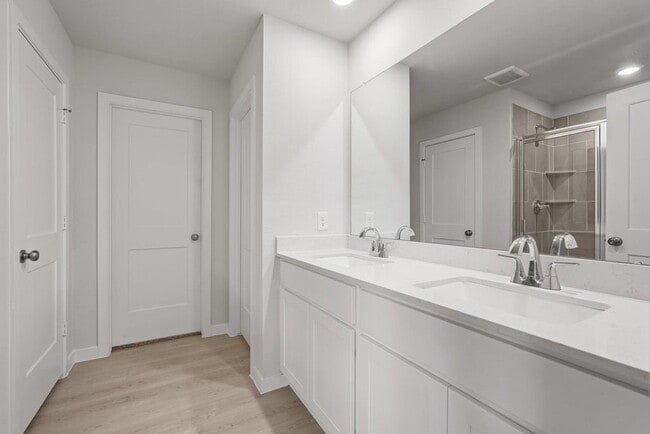 Photo - 222 Forest W St