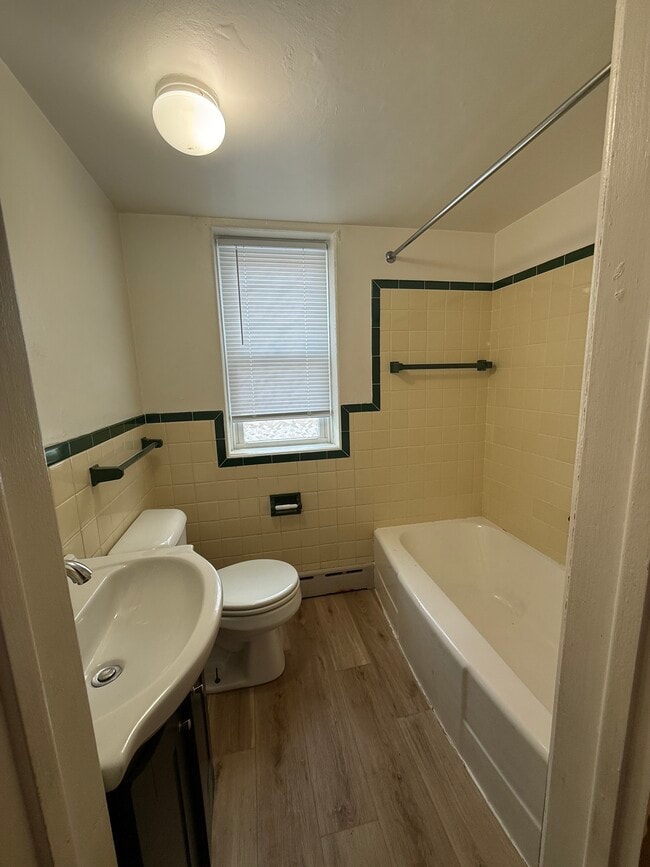 bathroom - 503 N Riverview Dr