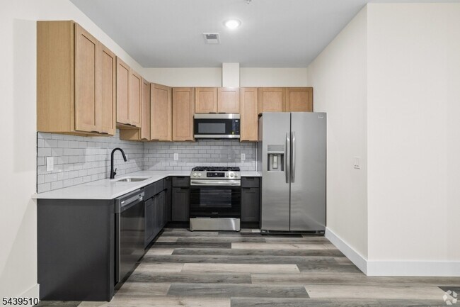 448 S Orange Ave Unit 203