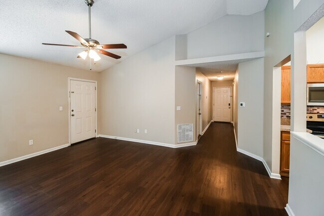 Photo - 2041 Hunters Trace Cir