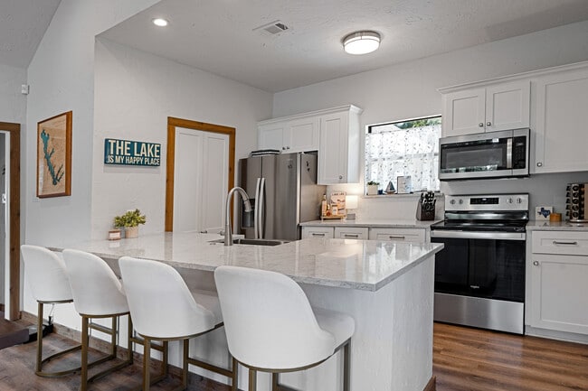 Photo - 120 Excalibur Cir