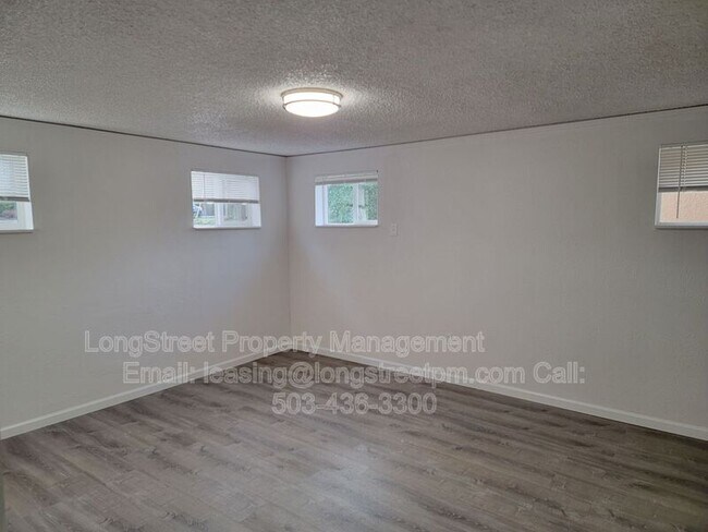 Photo - 205 NW Kings Blvd