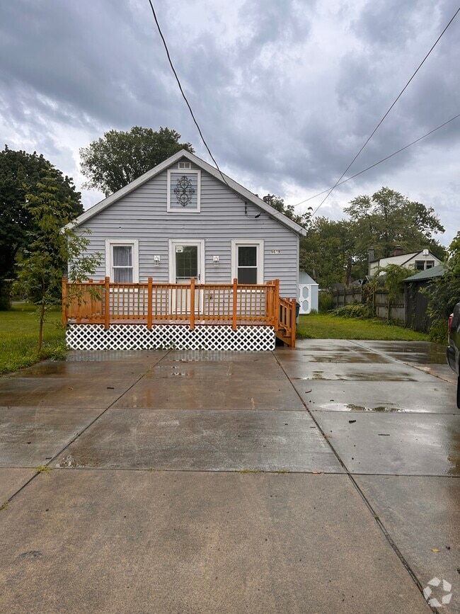 Building Photo - 9609 Maplewood St Rental