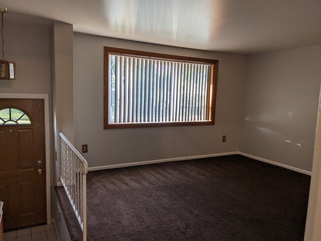Photo - 985 Regina Dr